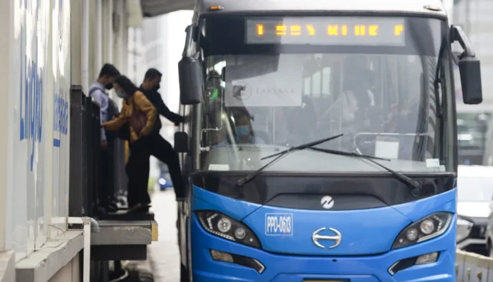 Pemprov DKI Gratiskan Transportasi Umum untuk 15 Golongan Masyarakat Mulai Mei 2025