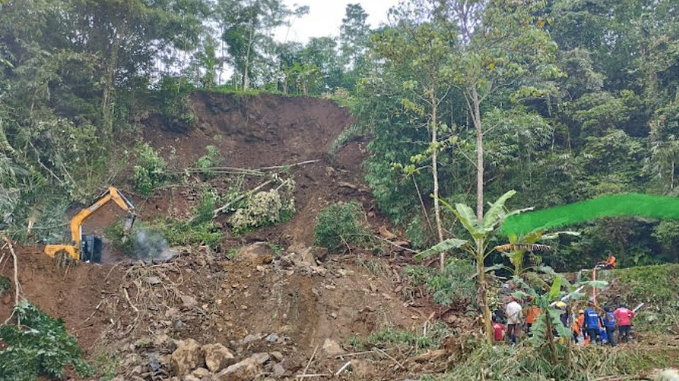 Image Credit Istimewa - Pencarian korban longsor di Subang dihentikan sementara dan akan dilanjutkan Minggu pagi, bersamaan perbaikan irigasi sawah warga, Sabtu 12 April 2025.