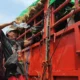 Sopir memberi minum sapi dalam truknya yang tertahan di Pelabuhan Gili Mas, Lembar, Lombok Barat, NTB akibat minimnya kapal, Sabtu (19/4/2025). - (Beritasatu/Muhammad Awaludin)