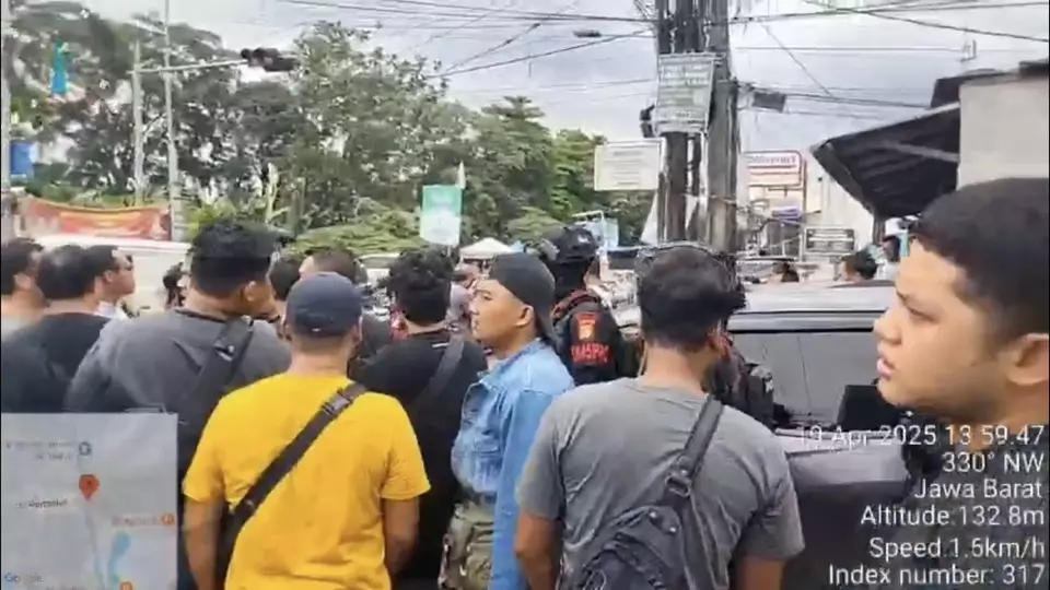 Polres Metro Depok bersama Polda Metro Jaya menangkap sejumlah orang yang terlibat dalam perusakan dan pembakaran mobil polisi di Harjamukti, Cimanggis, Depok. (Beritasatu/Fahri Ali)
