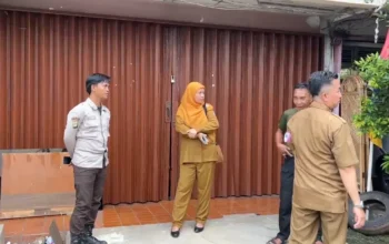 Pemerintah Kota (Pemkot) Bekasi Timur mengimbau kepada masyarakat bahwa terdapat penyalur tenaga kerja bodong atau ilegal di sebuah ruko.(Dimas Rafi)