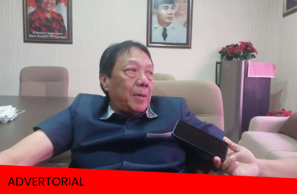 Anggota DPRD Kota Bekasi, Rudy Heryansyah saat diwawancarai RRI di ruang kerjannya. (Leny Kurniawati)