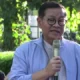 Gubernur Jakarta Pramono Anung berbincang dengan awak media di Taman Suropati, Menteng, Jakarta Pusat, Rabu (24/4/2025) (Istimewa)