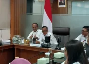 Wamenaker Desak BUMN Hentikan Praktik Penahanan Ijazah Karyawan, Ancam Segel Perusahaan