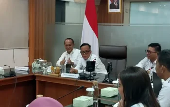 Wamenaker Desak BUMN Hentikan Praktik Penahanan Ijazah Karyawan, Ancam Segel Perusahaan
