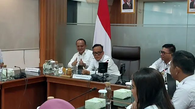 Wakil Menteri Ketenagakerjaan, Immanuel Ebenezer Gerungan di Kantor Kemnaker, Jakarta, Senin (19/5/2025). (Arief/Liputan6)