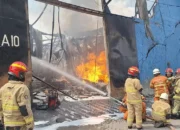 Gudang Etanol di Surabaya Terbakar, Picu Ledakan dan Hanguskan Bangunan