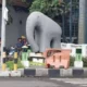 Kondisi terkini patung Gajah Mungkur di Gresik, Jawa Timur, yang mengalami retak. (Beritasatu/Anis Firmansah)