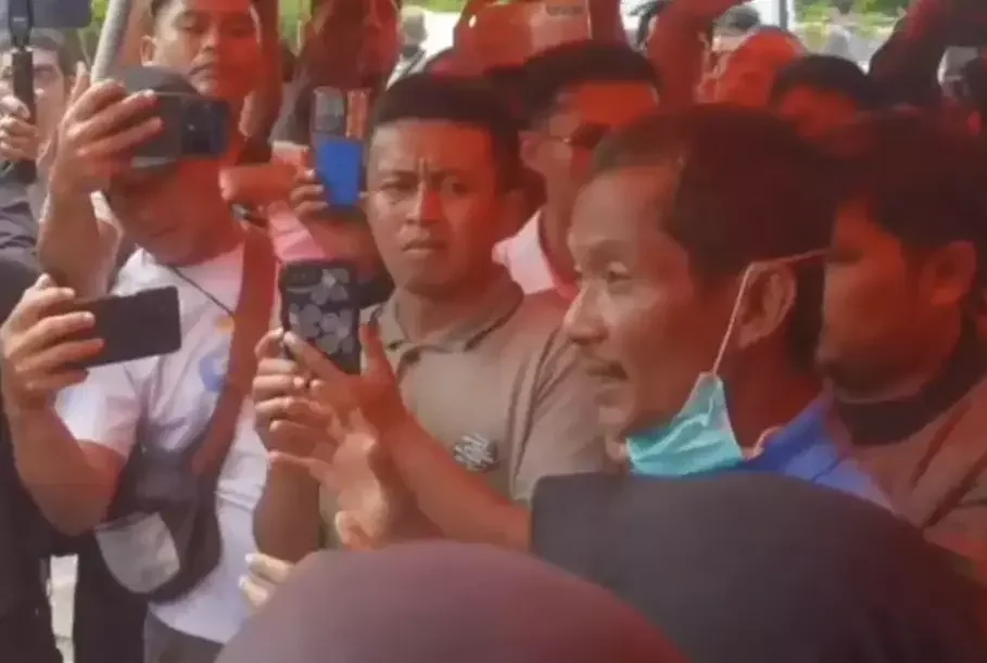 Kerabat korban insiden ledakan amunisi Garut, Agus Setiawan (Beritasatu/Herlan Adiwisastra)