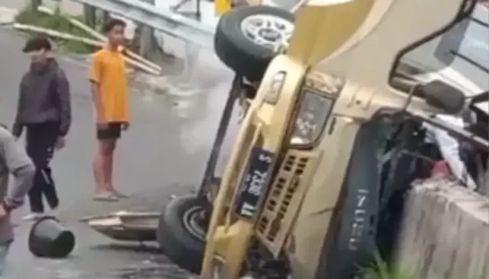 Rem Blong, Minibus Wisatawan Tabrak Jembatan di Tawangmangu: 5 Tewas, 9 Luka-Luka