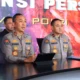 Kadiv Humas Polri Irjen Pol Sandi Nugroho (kiri) didampingi Karo Penmas Humas Polri Brigjen Brigjen Pol Trunoyudo Wisnu Andiko (kanan) memberi keterangan pers terkait pemberantasan premanisme, Sabtu (17/5/2025). (Humas Polri)