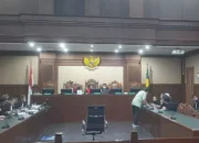 Uang Rp 1 Triliun dan 51 Kg Emas di Rumah Zarof Ricar: Sidang Dugaan Suap Vonis Bebas Ronald Tannur Memanas