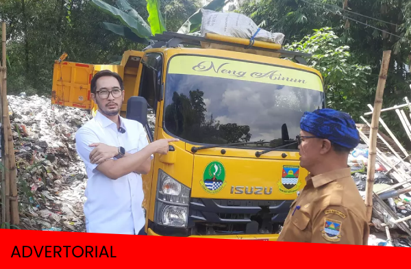 Jeje Govinda kesal melihat penumpukan sampah di Desa Sariwangi, Kabupaten Bandung Barat. (Beritasatu/Algi Gifari)