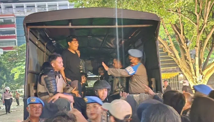 Polisi Amankan Provokator dalam Aksi Hari Buruh di Semarang yang Berujung Ricuh