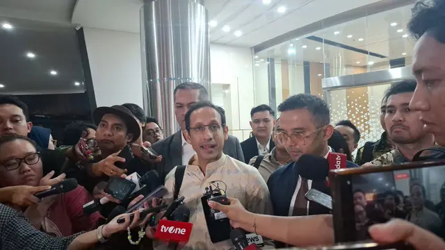 Mantan Menteri Pendidikan, Kebudayaan, Riset dan Teknologi (Mendikbud Ristek) Nadiem Makarim kelar menjalani pemeriksaan Kejaksaan Agung (Kejagung) terkait kasus dugaan tindak pidana korupsi pengadaan digitalisasi pendidikan Kemendikbud Ristek Tahun 2019-2023. (Liputan6/Nanda Perdana Putra).