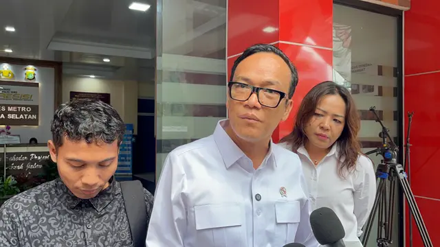 Wakil Menteri Ketenagakerjaan (Wamenaker) Immanuel Ebenezer sambangi Polres Metro Jakarta Selatan, Senin (14/7/2025) (Liputan6/Ady Anugrahadi)