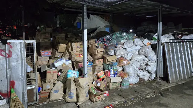 Barang kadaluwarsa dijual oknum Satpol PP di Tangsel. (Dok. Istimewa)