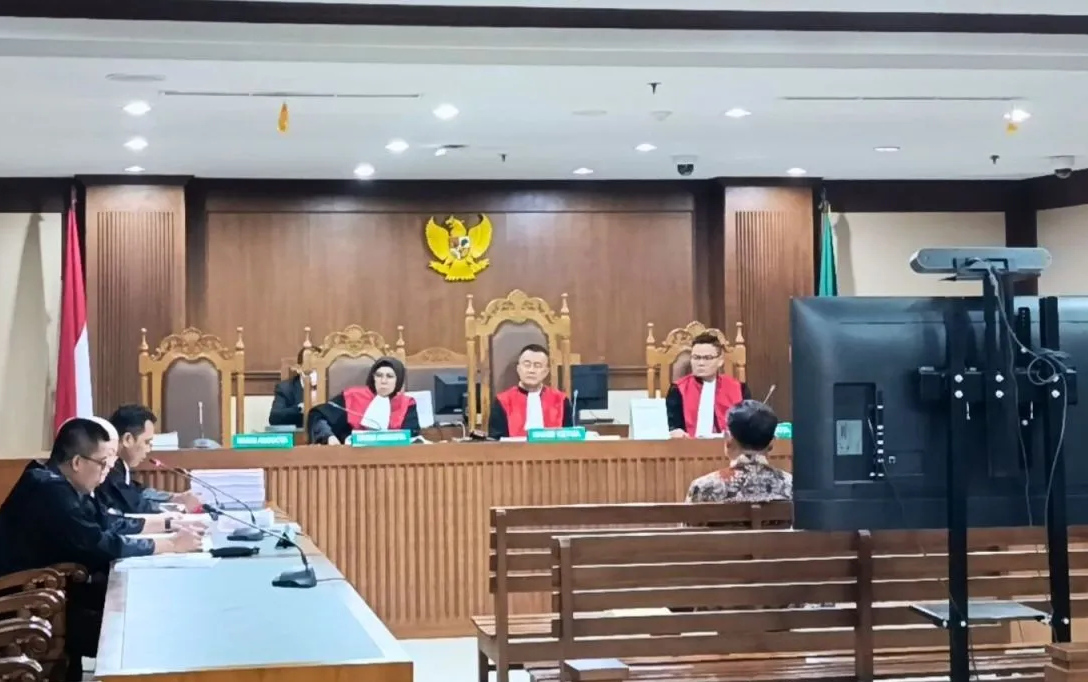Mantan Ketua Pengadilan Negeri (PN) Surabaya Rudi Suparmono dalam sidang pembacaan tuntutan di Pengadilan Tindak Pidana Korupsi (Tipikor) Jakarta, Senin (28/7/2025). Antara/Agatha Olivia Victoria.