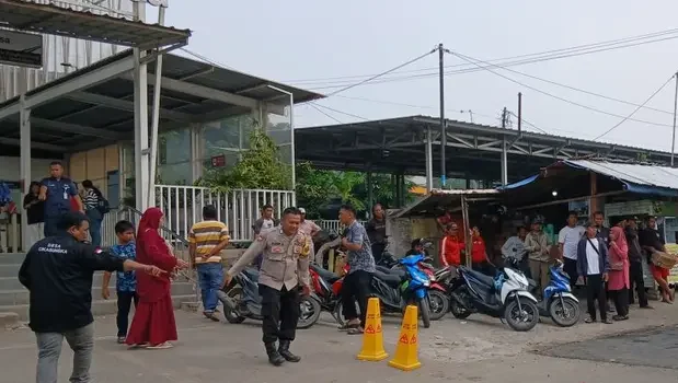 Polisi Jaga Stasiun Tigaraksa Buntut Perselisihan Opang dan Taksi Online (Foto: Antara)
