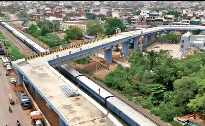 Scandal Over 90-Degree Flyover Design in Bhopal: Eight Indian Engineers Suspended Following Fatal Construction Blunder. /x.com/@DrJain21/