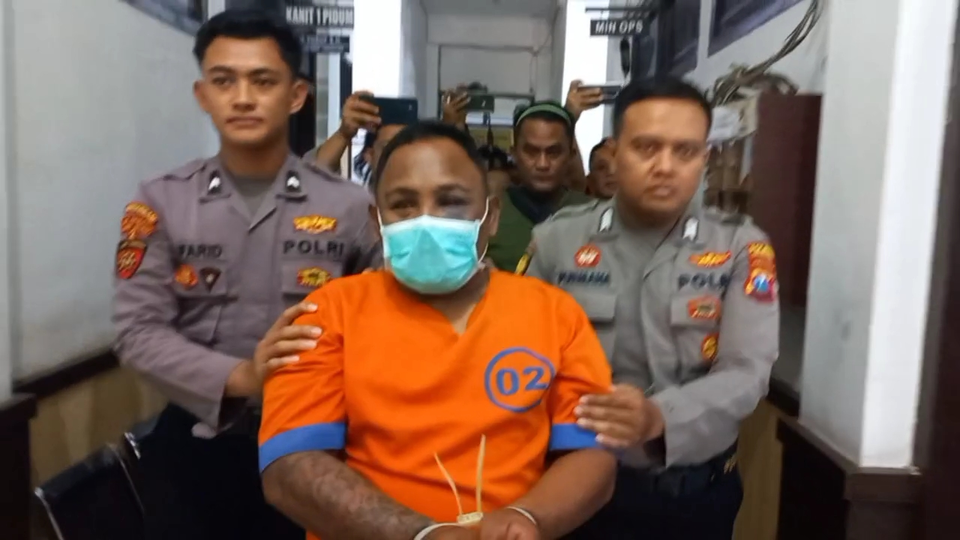 Seorang pria asal Desa Kedawung, Kecamatan Kuripan, Kabupaten Probolinggo, Jawa Timur (Jatim), akhirnya harus meringkuk di balik jeruji besi tahanan Mapolres Probolinggo Kota. (Beritasatu/Zulkiflie)