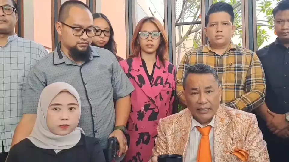 Hotman Paris meminta Gubernur Jawa Barat segera mencopot direksi RSUD Linggarjati setelah ada kejadian bayi meninggal karena dugaan kelalaian pihak rumah sakit. (Beritasatu/Gandhi Armansyah Napitupulu)
