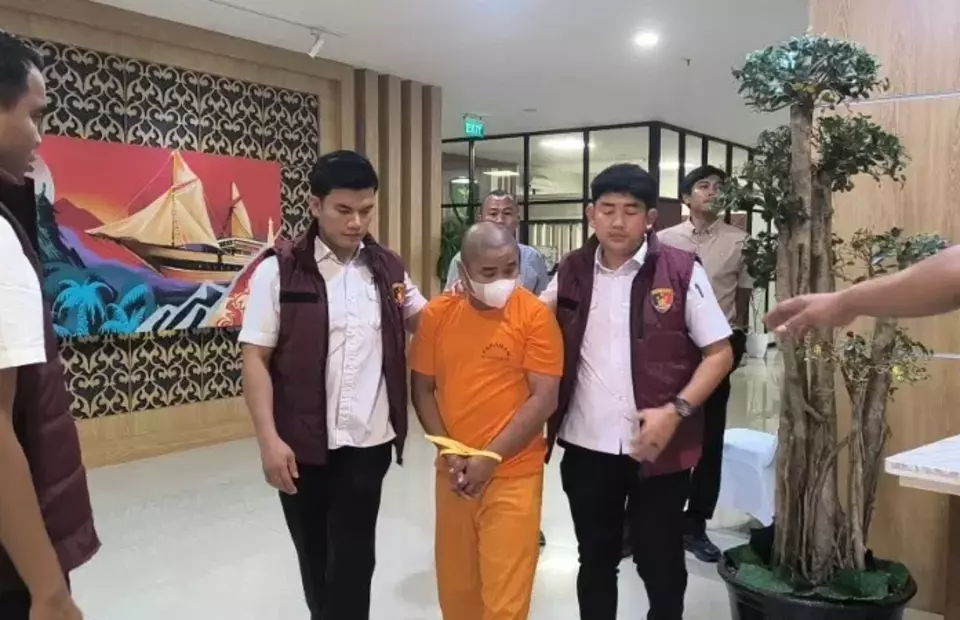 Polda Riau menangkap seorang tersangka pengoplos beras di sebuah ruko di Jalan Permasyarakatan, Kecamatan Sail, Kota Pekanbaru, Riau. (Beritasatu/Effendi Rusli)