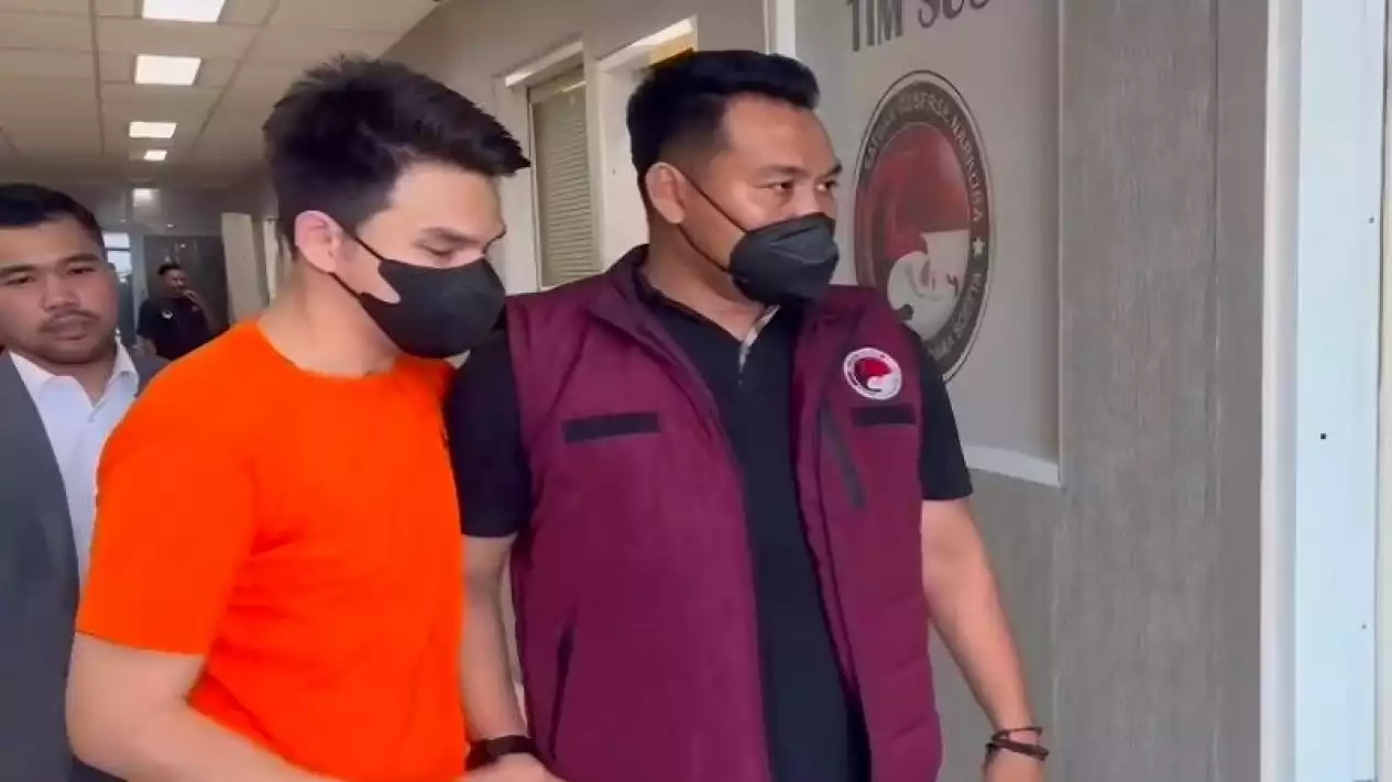 Artis Jonathan Frizzy menjadi tersangka kasus vape mengandung obat keras. (Antara)