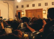 Ilustrasi - Sejumlah pengemudi ojek online mendatangi rumah warga yang diduga melakukan penganiayaan terhadap kekasih pengemudi ojek online lainnya.