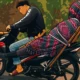 Ilustrasi - Pria bonceng jenazah di Kecamatan Pinembani, Kabupaten Donggala, Sulawesi Tengah.