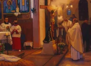Ilustrasi - Pastor Gabriel Romanelli, pastor paroki Latin Jalur Gaza,berdoa dalam misa Malam Natal tengah malam di Gereja Katolik Keluarga Kudus Deir Al Latin di Kota Gaza.