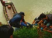 Ilustrasi - Warga Kota Tangerang dihebohkan dengan penemuan mayat perempuan di dalam tong plastik besar berwarna biru, yang mengambang di bantaran Sungai Cisadane, di Jalan Perintis Kemerdekaan, Kecamatan Tangerang, Minggu (27/7/2025).