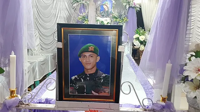 Prada Lucky Namo (23), prajurit TNI di NTT akhirnya meninggal dunia setelah dirawat secara intensif selama empat hari di rumah sakit usai diduga mendapat penganiayaan berat dari seniornya.
