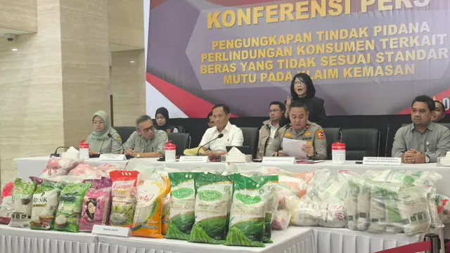 Mabes Polri Jumpa Pers Merek Beras Oplosan (Foto: Nanda Perdana Putra/Liputan6)