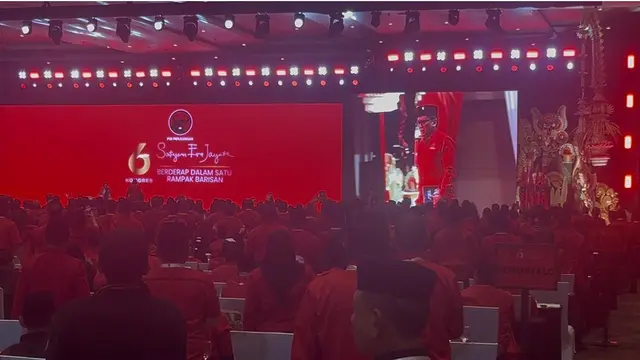 Sekjen PDIP Hasto Kristiyanto menghadiri Kongres usai sehari bebas dari Rutan KPK. (Liputan6/Putu Merta Surya Putra)