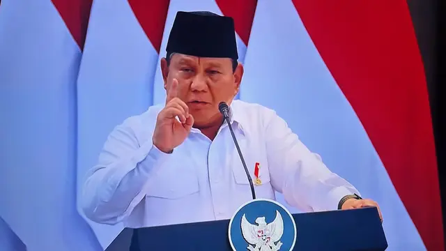 Presiden Prabowo Subianto saat memimpin jalannya sidang kabinet bersama seluruh jajaran Kabinet Merah Putih di Istana Negara Jakarta, Senin (5/5/2025).