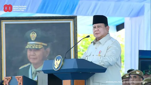 Presiden Prabowo Subianto dalam upacara Gelar Pasukan Operasional dan Kehormatan Militer di Batujajar, Kabupaten Bandung, Jawa Barat, Minggu (10/8/2025).