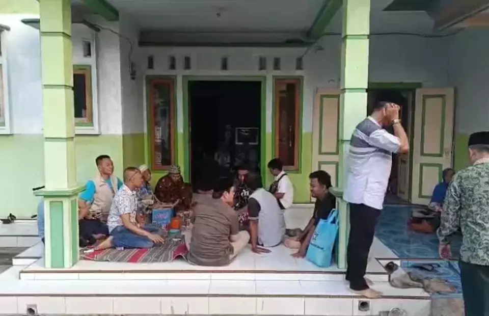 Suasana rumah Anik Mutmainnah (38), warga Desa Selok Awar-awar, Lumajang, uang meninggal mendadak saat menyaksikan acara sound horeg, Senin, 4 Agustus 2025. (Beritasatu/Rifqi Danwanus)