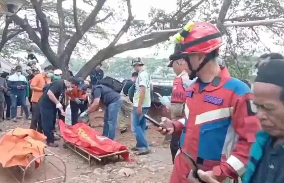 Penemuan mayat pria di Kali PIK, Penjaringan, Jakarta Utara, Minggu (3/8/2025). (Beritasatu/Yohannes Tohap Tobing)