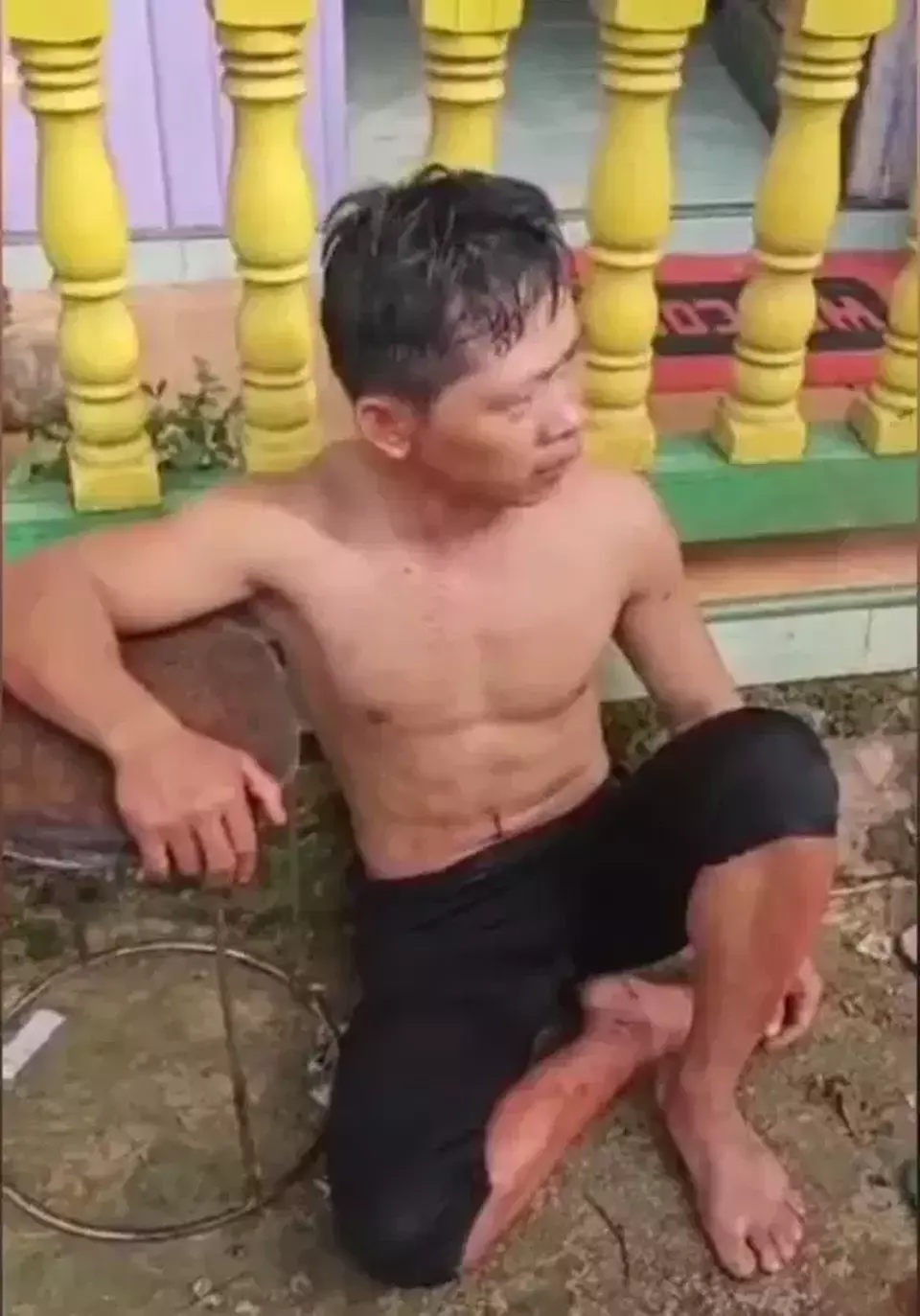 J (33) ditangkap setelah menghabisi nyawa istrinya yang tengah hamil enam bulan dan dua anak kandungnya. (Beritasatu/Fuad Iqbal Abdullah)