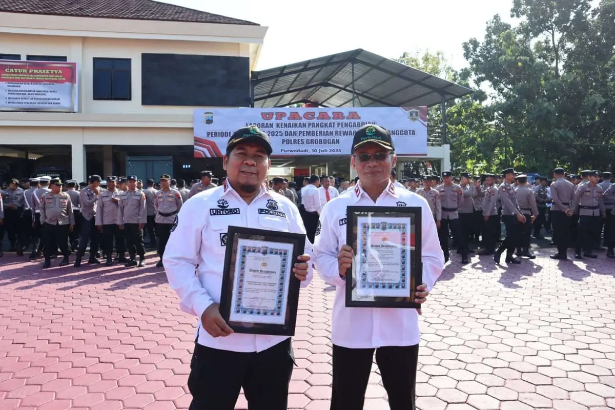 Penghargaan diserahkan langsung oleh Kapolres Grobogan AKBP Ike Yulianto dalam upacara resmi di Mapolres Grobogan, Rabu (30/7/2025).