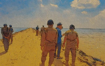 Ilustrasi - Petugas keamanan mendatangi TKP jasad wanita ASN yang mengambang di Pantai Rembang.