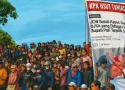Ilustrasi - Aksi unjuk rasa menuntut Bupati Pati Sudewo mundur dari jabatannya, Rabu 13 Agustus 2025, diwarnai dengan spanduk dan banner berisi berbagai tuntutan.